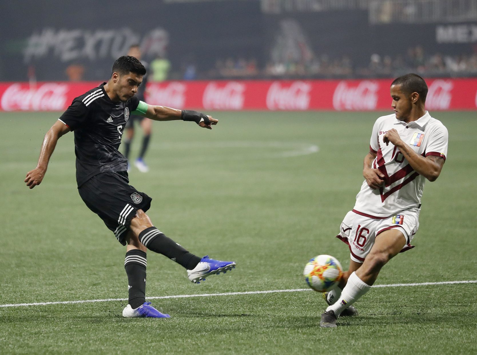 México remonta y vence 3-1 a Venezuela en amistoso
